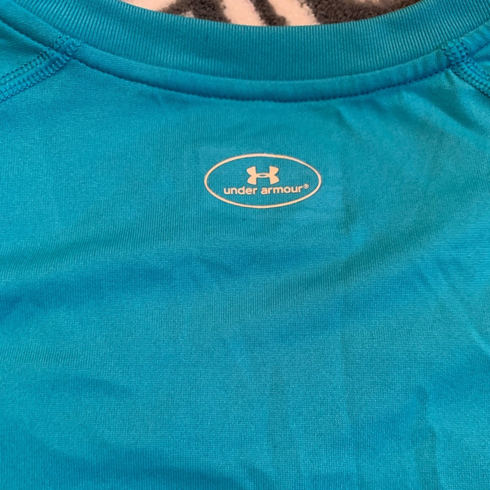 Under Armour Women’s Semi-Fitted Active Shirt - Picture 5 of 5